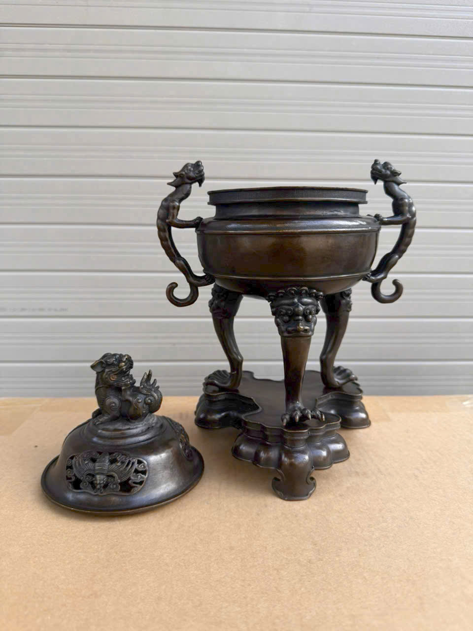 Lư Trầm Đồng Giả Cổ Dáng Cao Khung Đế 3 Chân